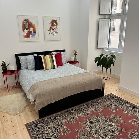 Modern Bedroom In Lisboa Exterior foto